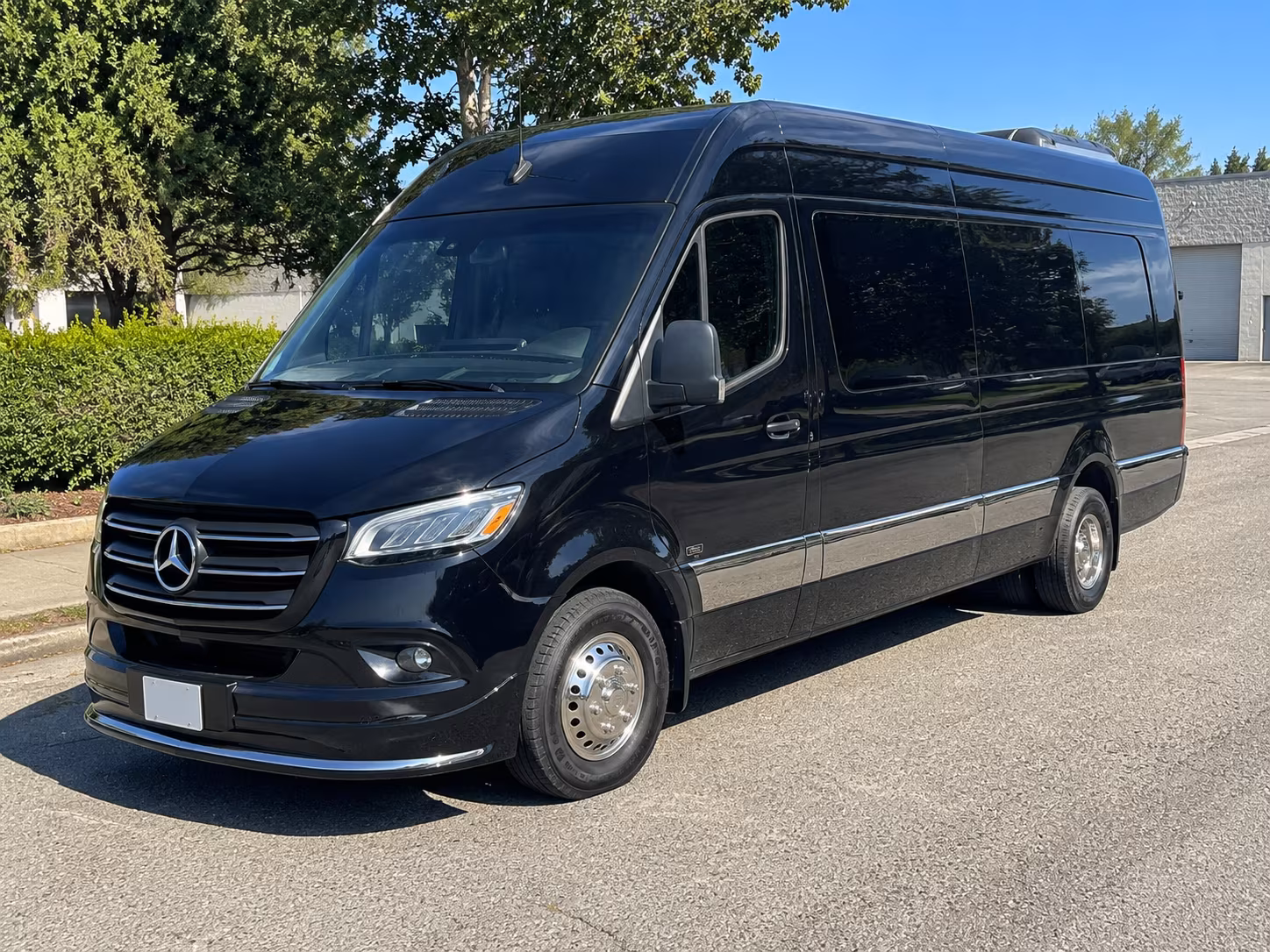sprinter limos and minibuses for smaller prom groups in overland park